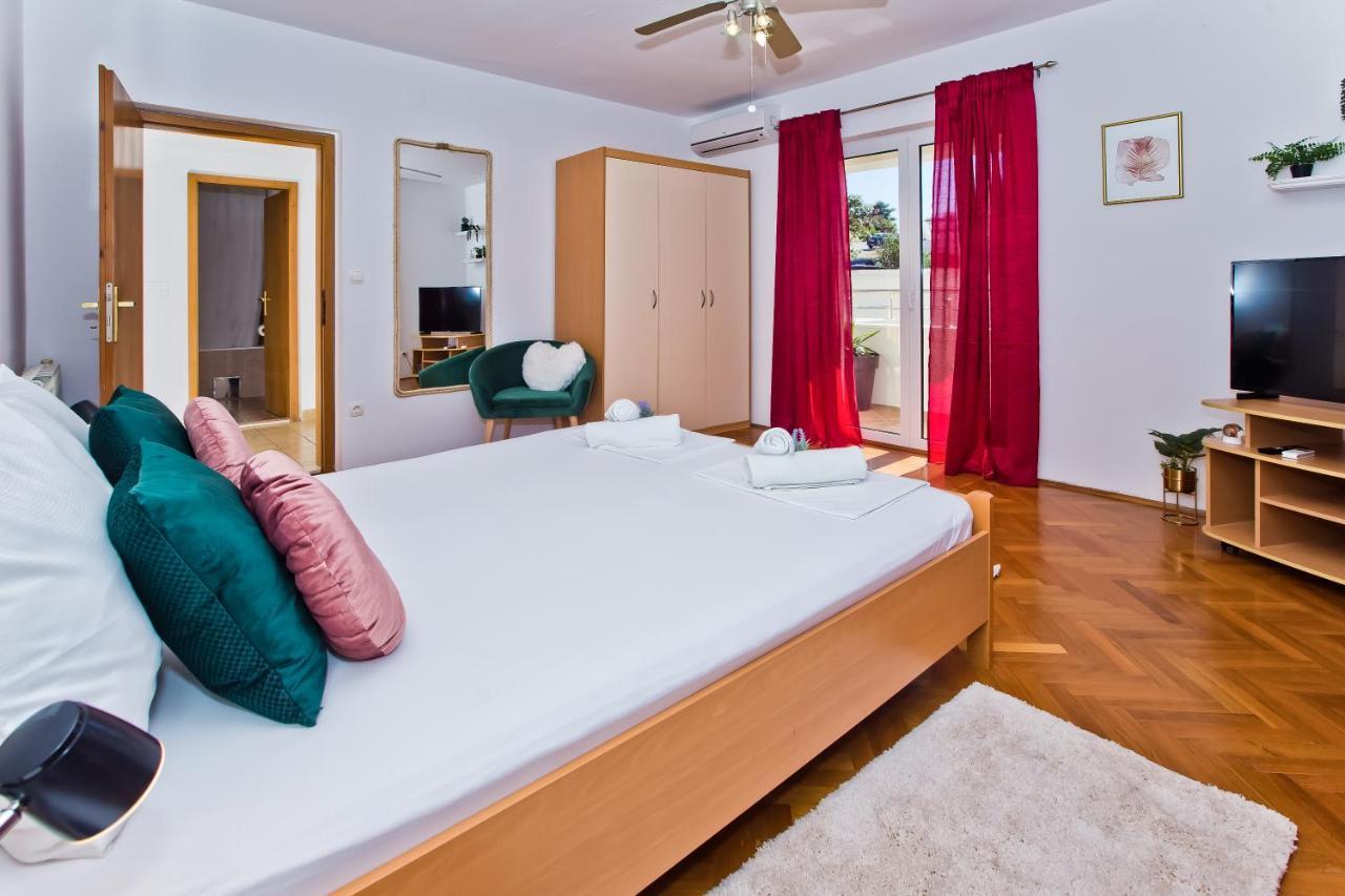 Apartments And Rooms Marija Hvar Town Exterior photo